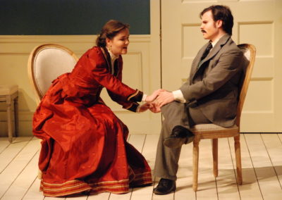 two people sitting in chairs, holding hands
